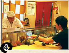 4 坐在吧台跟師傅聊天，得知了一些壽司食材的產地及特徵等。